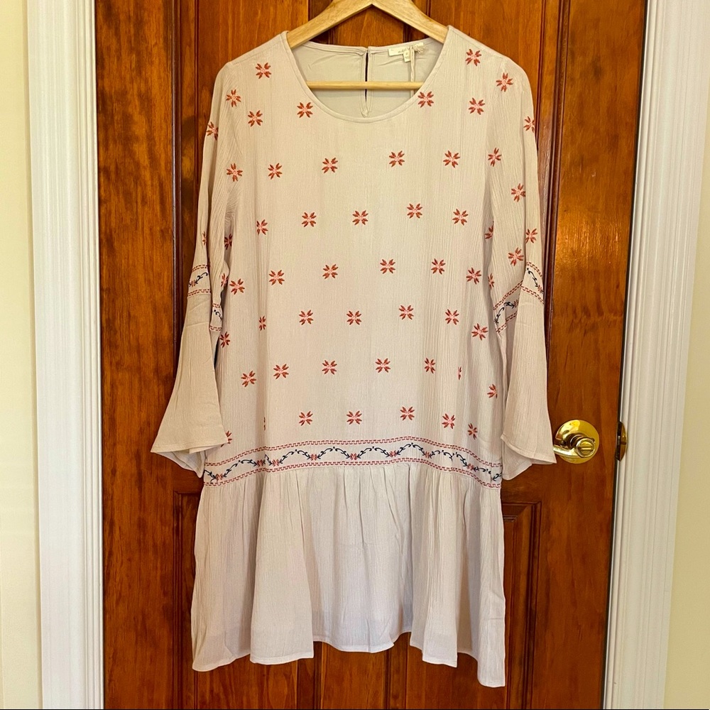 Bohemian shift dress with embroidery.